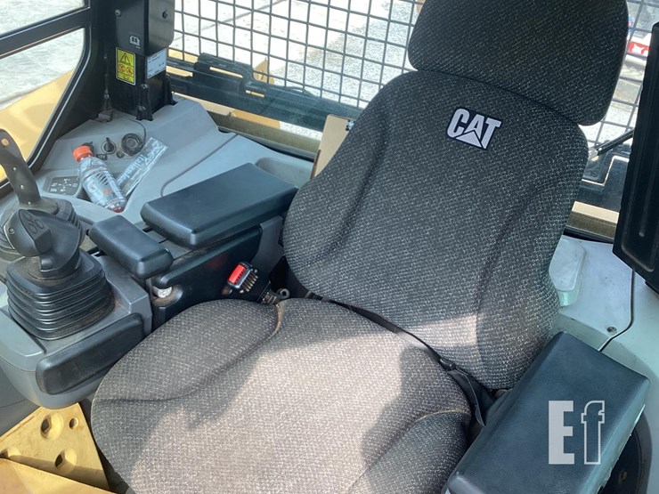 2018-caterpillar-d7e-image-17