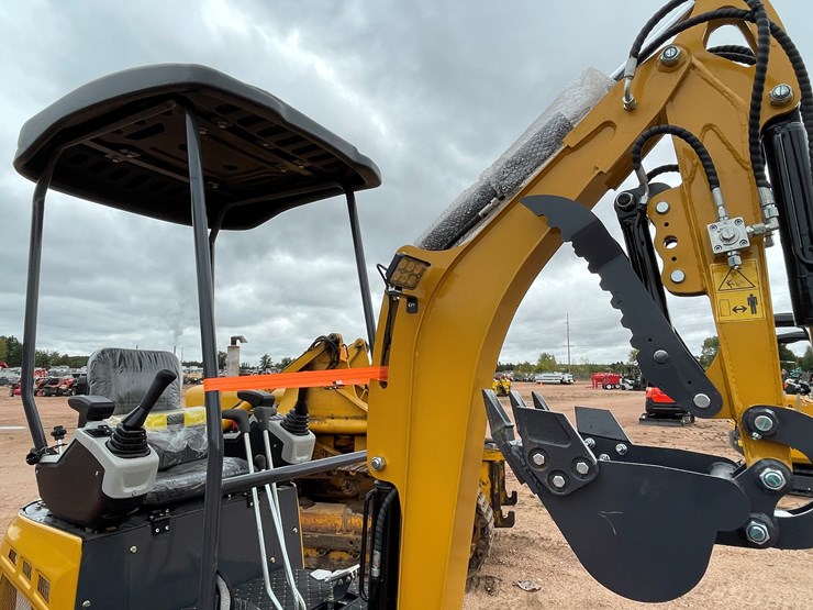 #1788-•-agt-xz20r-mini-excavator-image-37