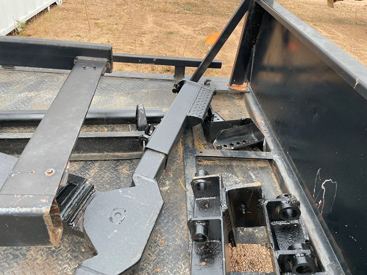 #3343-•-18'6"-rollback-bed-with-car-lift-attachment-image-12