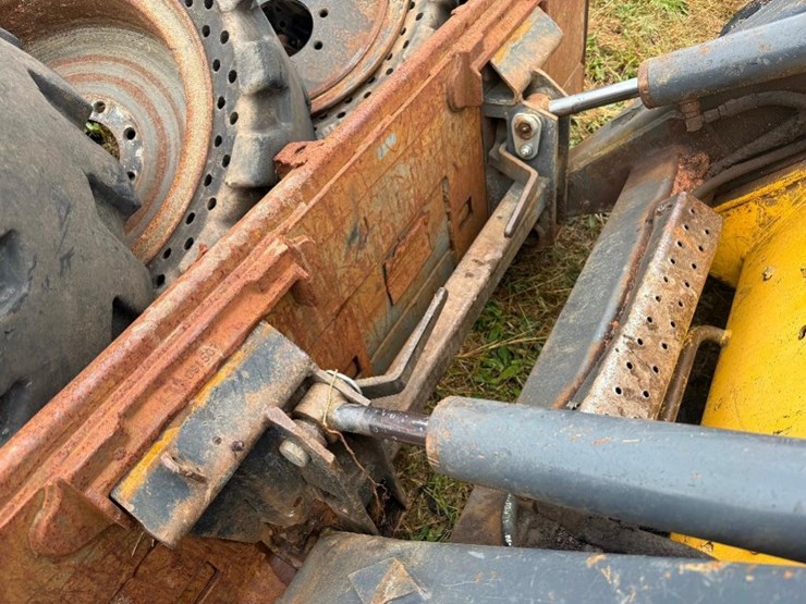 new-holland-ls185b-image-11