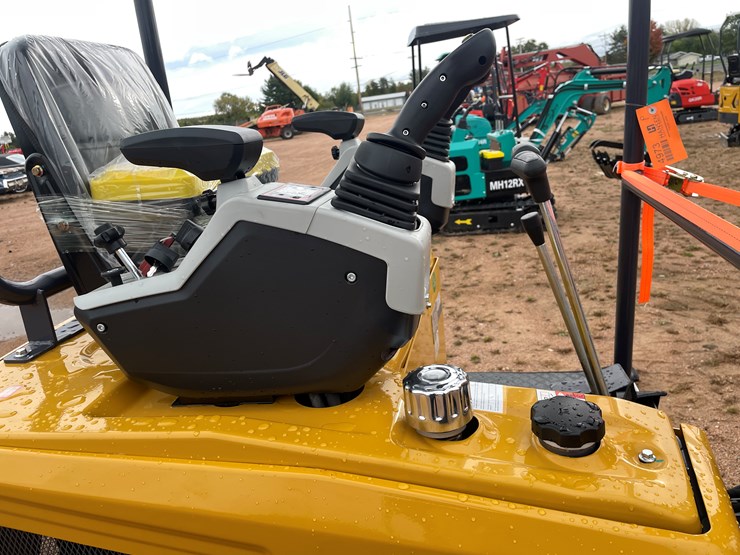 #1796-•-agt-mx20r-mini-excavator-image-24