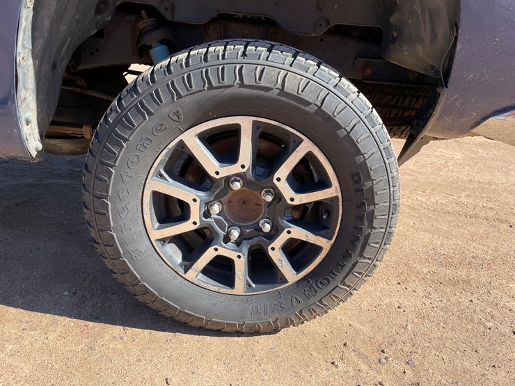 2015-toyota-tundra-sr5-image-15