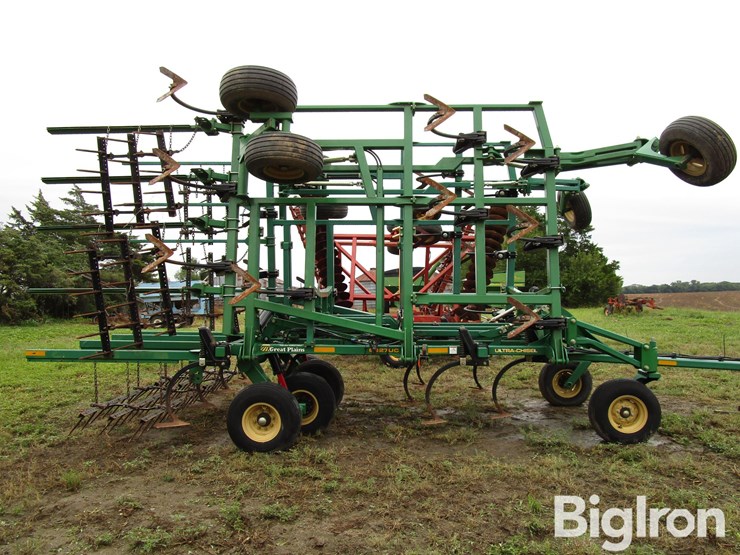 2018-great-plains-6327uc-12-27'-ultra-chisel-w/3-bar-harrow-image-4