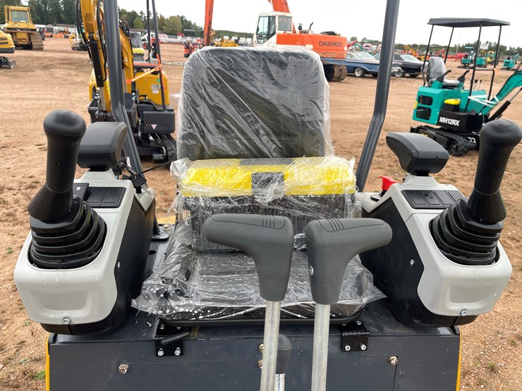 #1791-•-agt-xz20r-mini-excavator-image-24