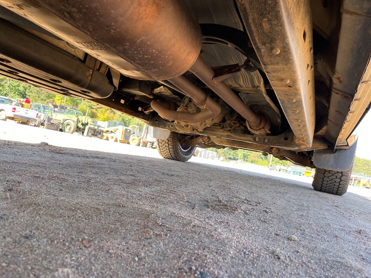 2015-toyota-tundra-sr5-image-10