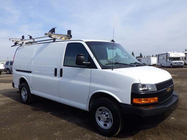 2018-chevrolet-express-2500-image-2