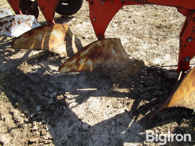 case-6x16-semi-mounted-plow-image-17