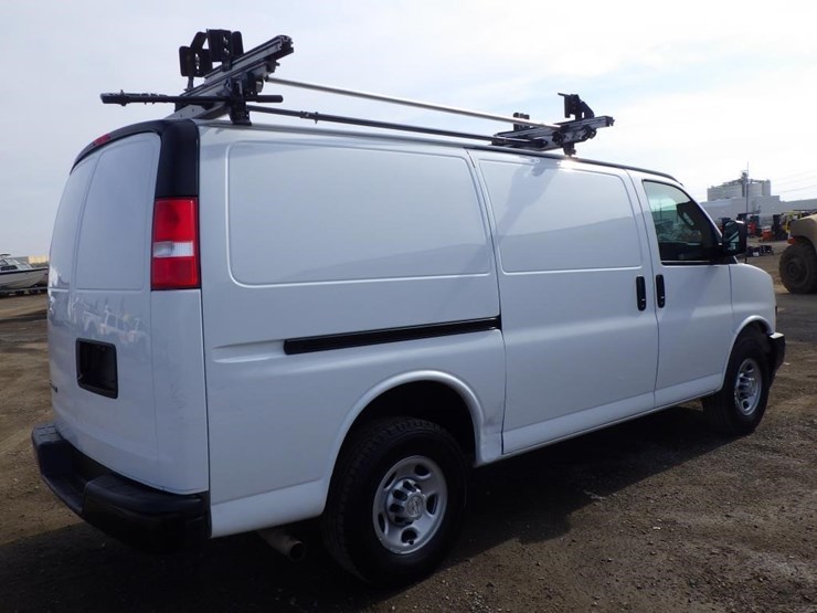 2018-chevrolet-express-2500-image-3