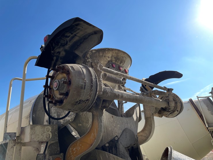 #3374-•-mcneilus-cement-mixer-drum-with-chutes-and-controls-image-6