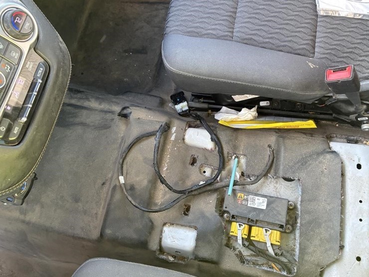 2019-chevrolet-suburban-image-18