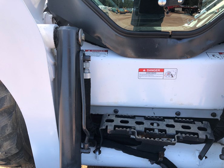 2014-bobcat-s650-image-28