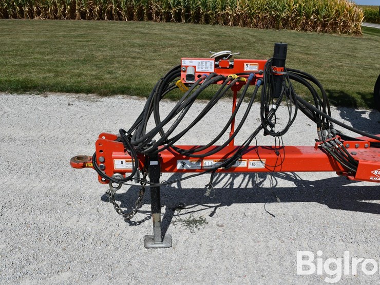 2017-kuhn-1205-gladiator-12-row-strip-till-image-9