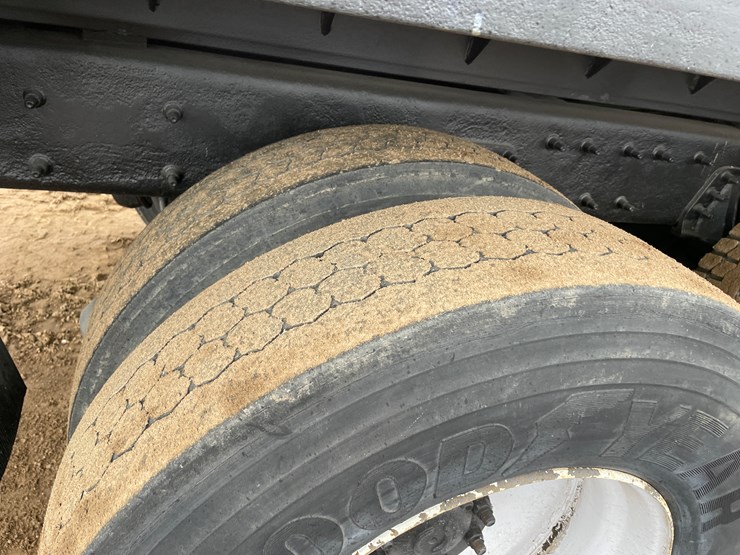 2004-international-7400-image-23