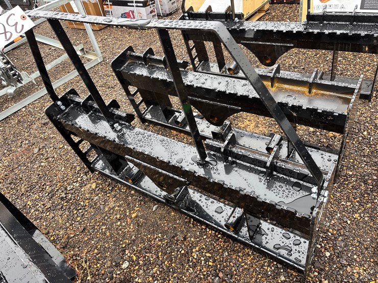 #38-•-skid-steer-pallet-fork/hay-spear-frame-image-2