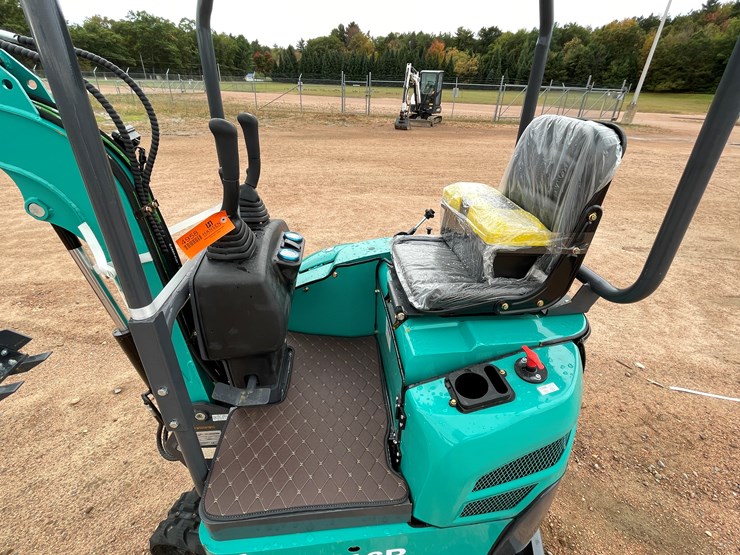 #1798-•-agt-qk16r-mini-excavator-image-7