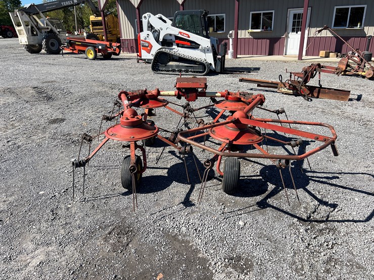 new-holland-163-image-4