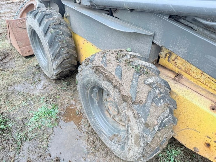 new-holland-ls185b-image-25