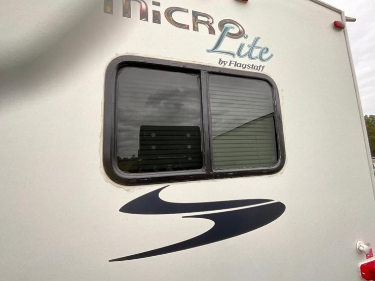 2015-forest-river-flagstaff-microlite-camper-image-6