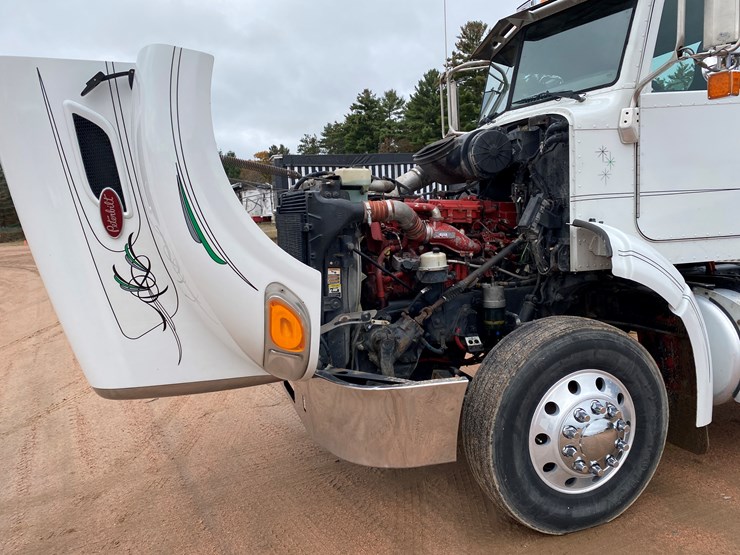 2012-peterbilt-384-image-12