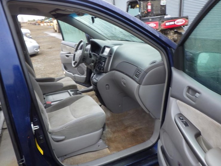 2007-toyota-sienna-image-6