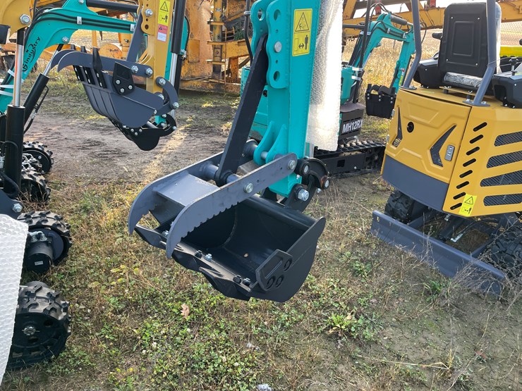 #1694-•-agt-qh12r-mini-excavator-image-23