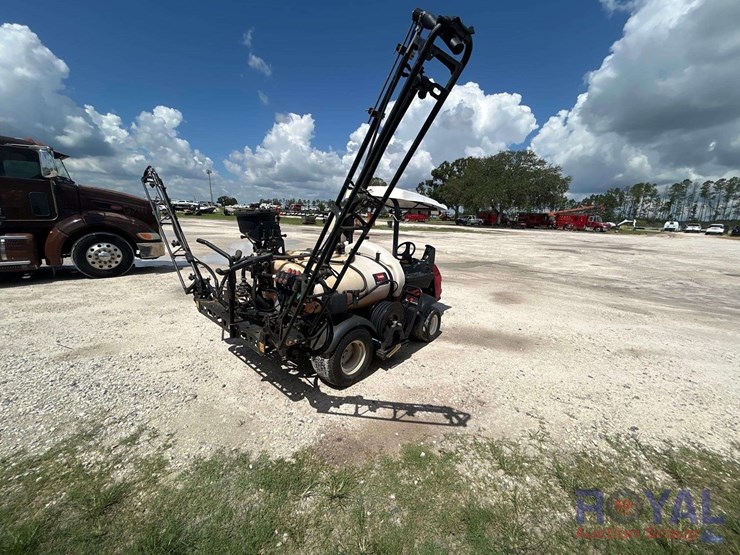 2015-toro-multi-pro-1750-175-gallon-turf-sprayer-cart-image-3