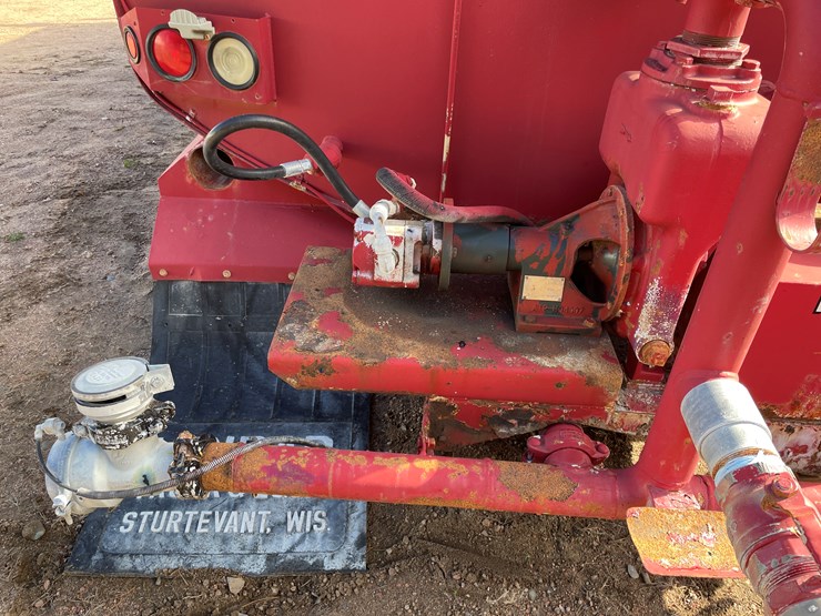 #3370-•-dust-control-5,200-gallon-water-truck-18'-tank-image-23