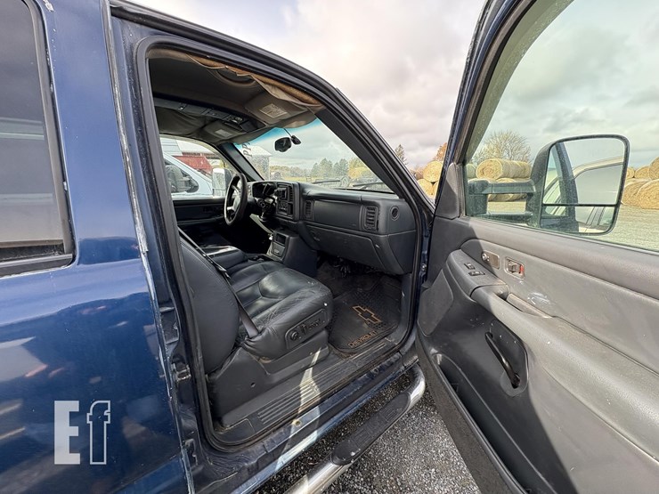 2002-chevrolet-silverado-2500-image-3