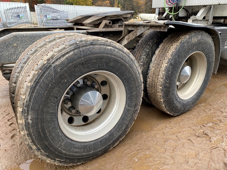 peterbilt-357-image-18