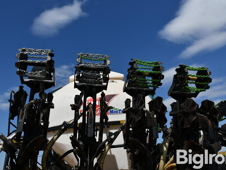 2017-kuhn-1205-gladiator-12-row-strip-till-image-18