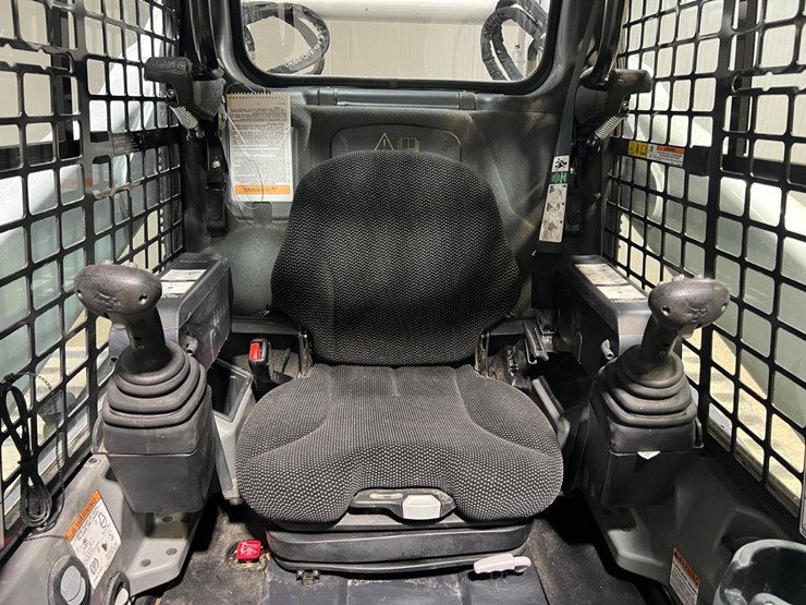 2023-bobcat-t740-image-21