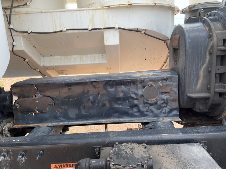 2011-peterbilt-365-image-48