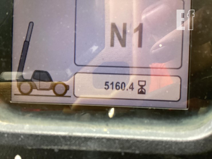 2015-caterpillar-tl1055d-image-15