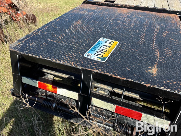 2015-travalong-t/a-gooseneck-flatbed-trailer-image-15