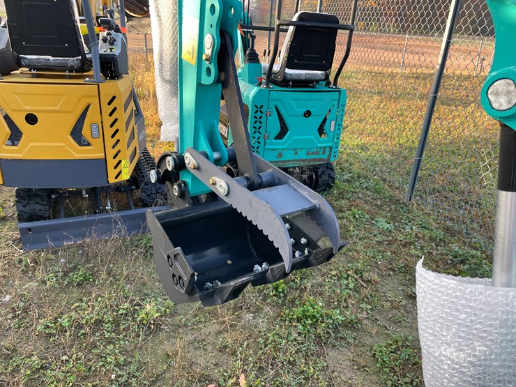 #1694-•-agt-qh12r-mini-excavator-image-10