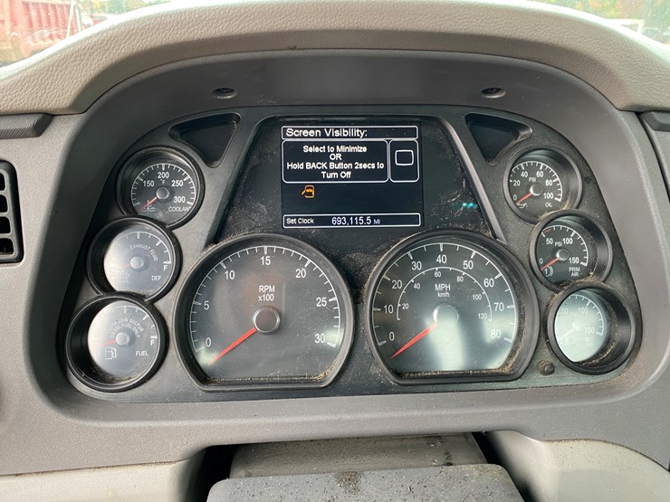 2017-peterbilt-567-image-39