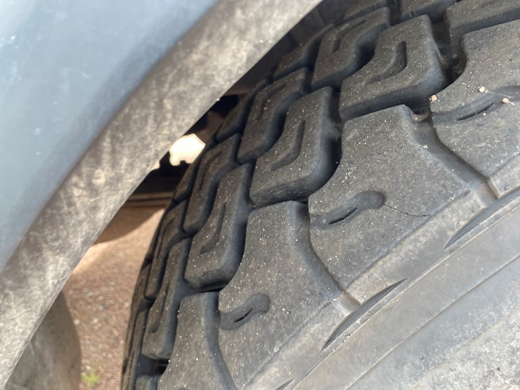 2011-peterbilt-365-image-58