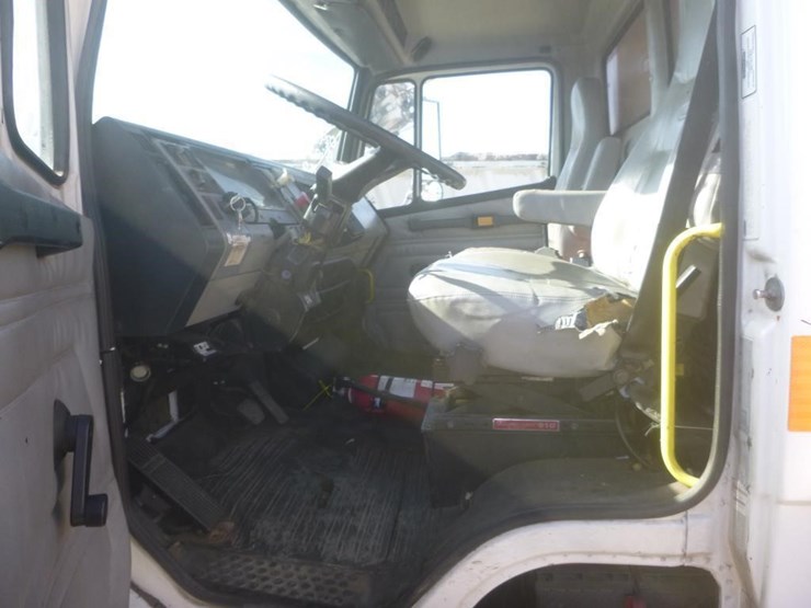 freightliner-fl70-image-10