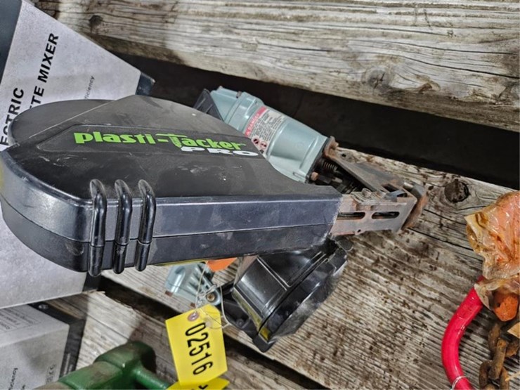 #2516-•-hitachi-roofing-nail-gun-image-8