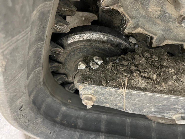 2023-bobcat-t740-image-19