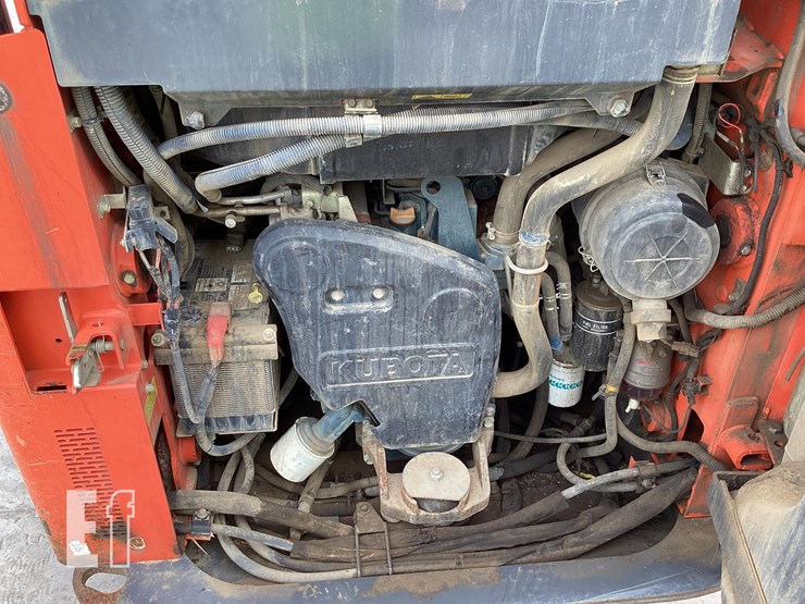 2022-kubota-ssv75-image-11