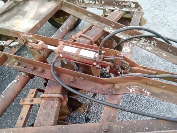 #901-•-ih-9'-wheel-disc-image-2