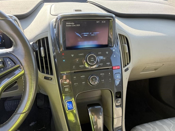 2014-chevrolet-volt-hatchback-image-16