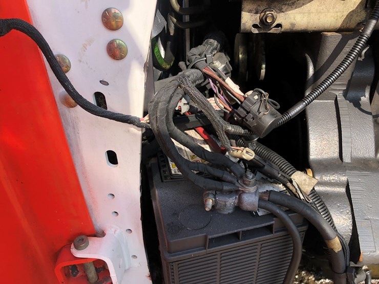 2014-bobcat-s650-image-51