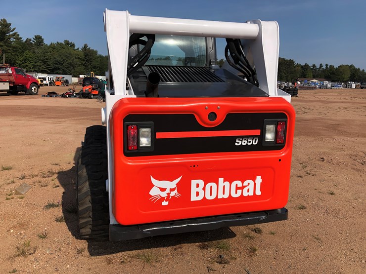 2014-bobcat-s650-image-9