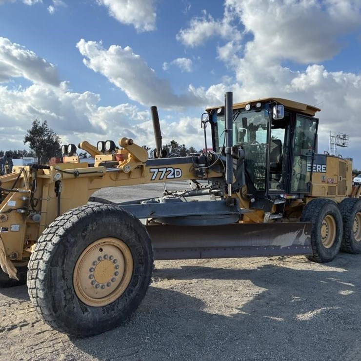 2008 DEERE 772D