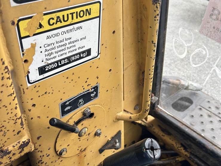 new-holland-l783-image-12