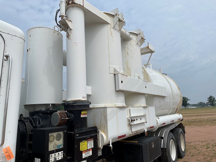 2011-peterbilt-365-image-21