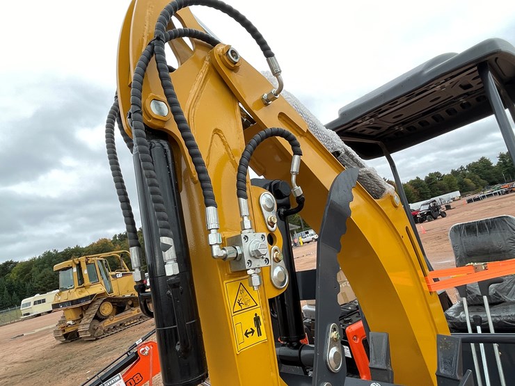 #1788-•-agt-xz20r-mini-excavator-image-18