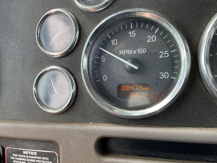 2011-peterbilt-365-image-72